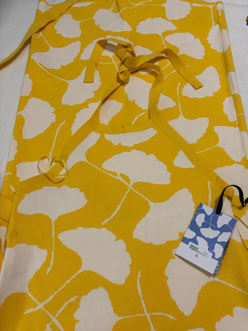 Diane Von Furstenberg for Target Halter Tie Neck Yellow
Sweaterknit Dress Size M - Picture 5 of 6